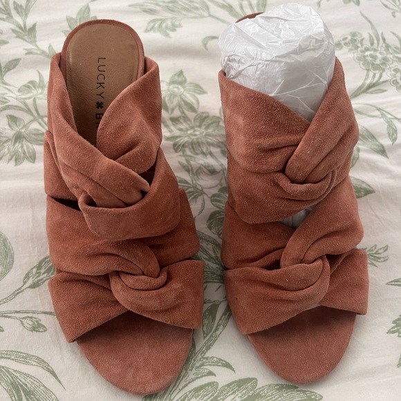 Lucky brand women’s suede heels size 6.5 - Picture 1 of 7
